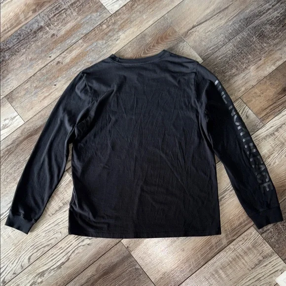 THE NORTH FACE Charcoal Long Sleeve Tee. 
🚭 - Picture 3 of 3